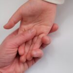 親子の手