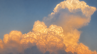 夕暮れの入道雲